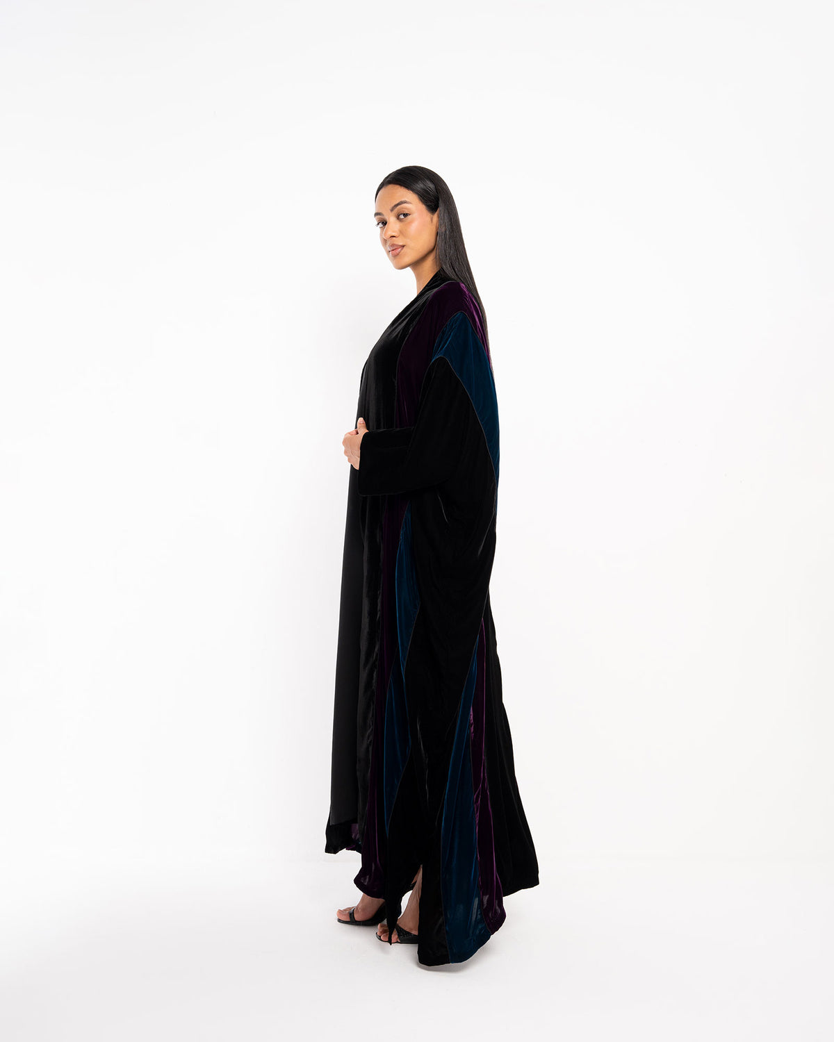 Momen – ColorBlock Velvet Bisht Abaya