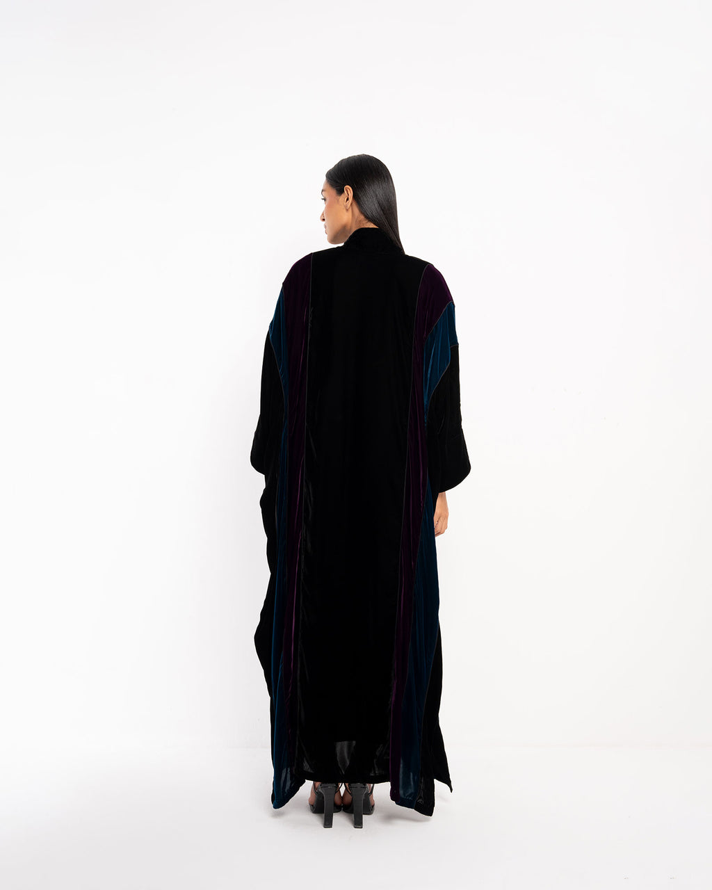 Momen – ColorBlock Velvet Bisht Abaya