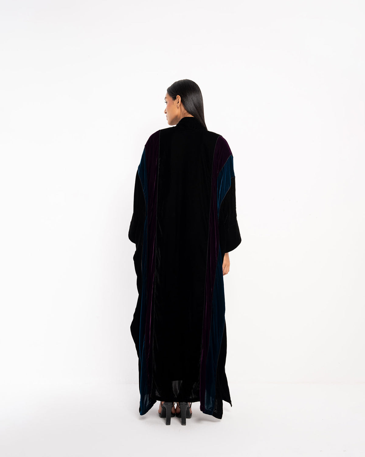 Momen – ColorBlock Velvet Bisht Abaya