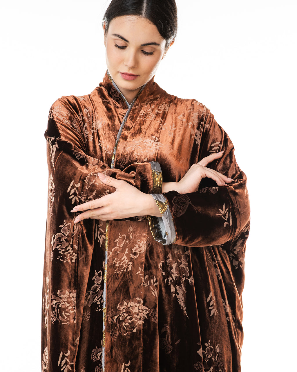Latte – Printed Velvet Bisht Abaya