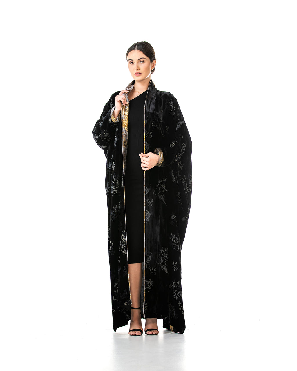 Latte – Printed Velvet Bisht Abaya