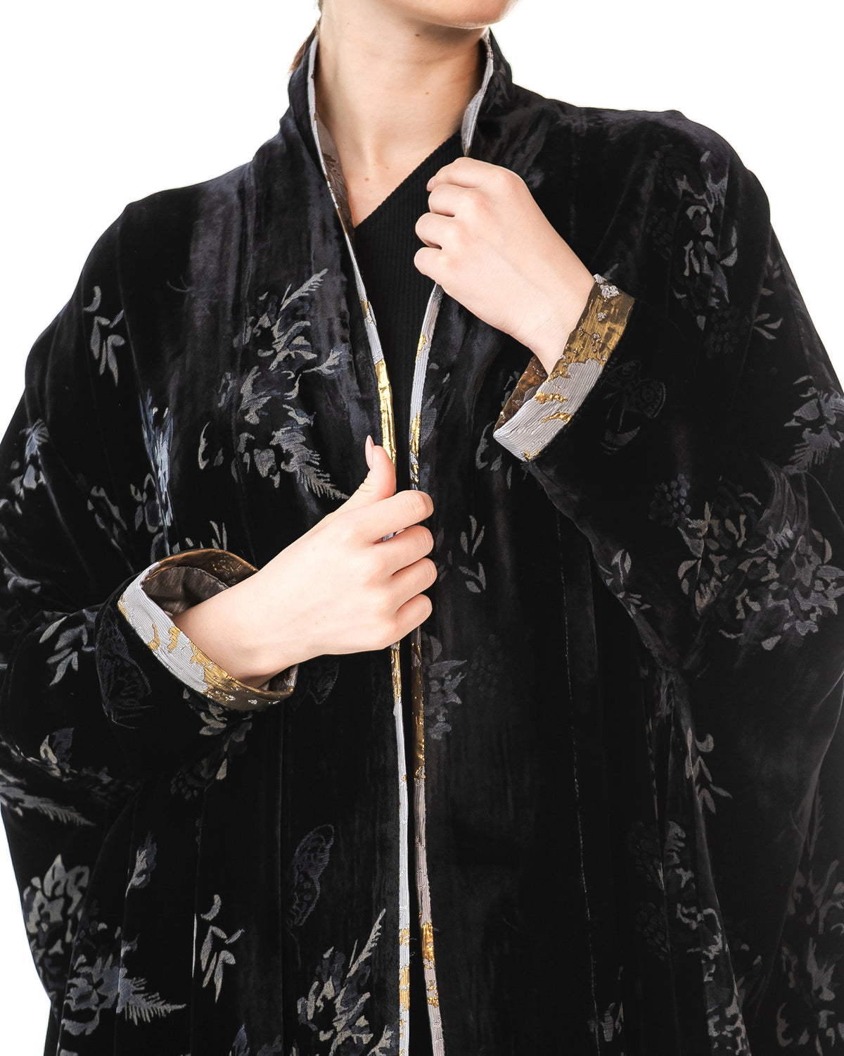 Latte – Printed Velvet Bisht Abaya
