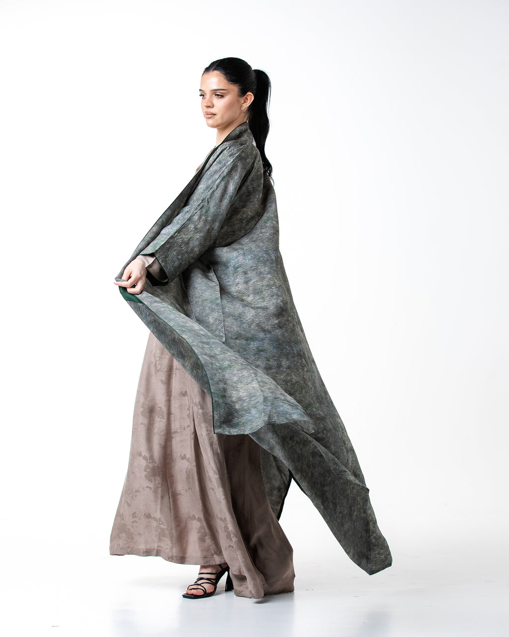 Kashmir 2.0 – Crinkle Viscose Bisht Abaya