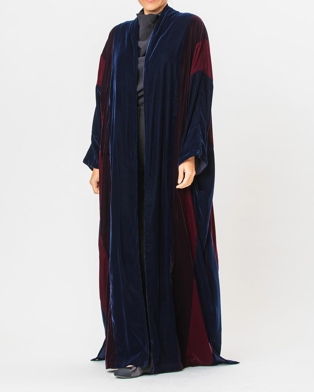 Momen – ColorBlock Velvet Bisht Abaya