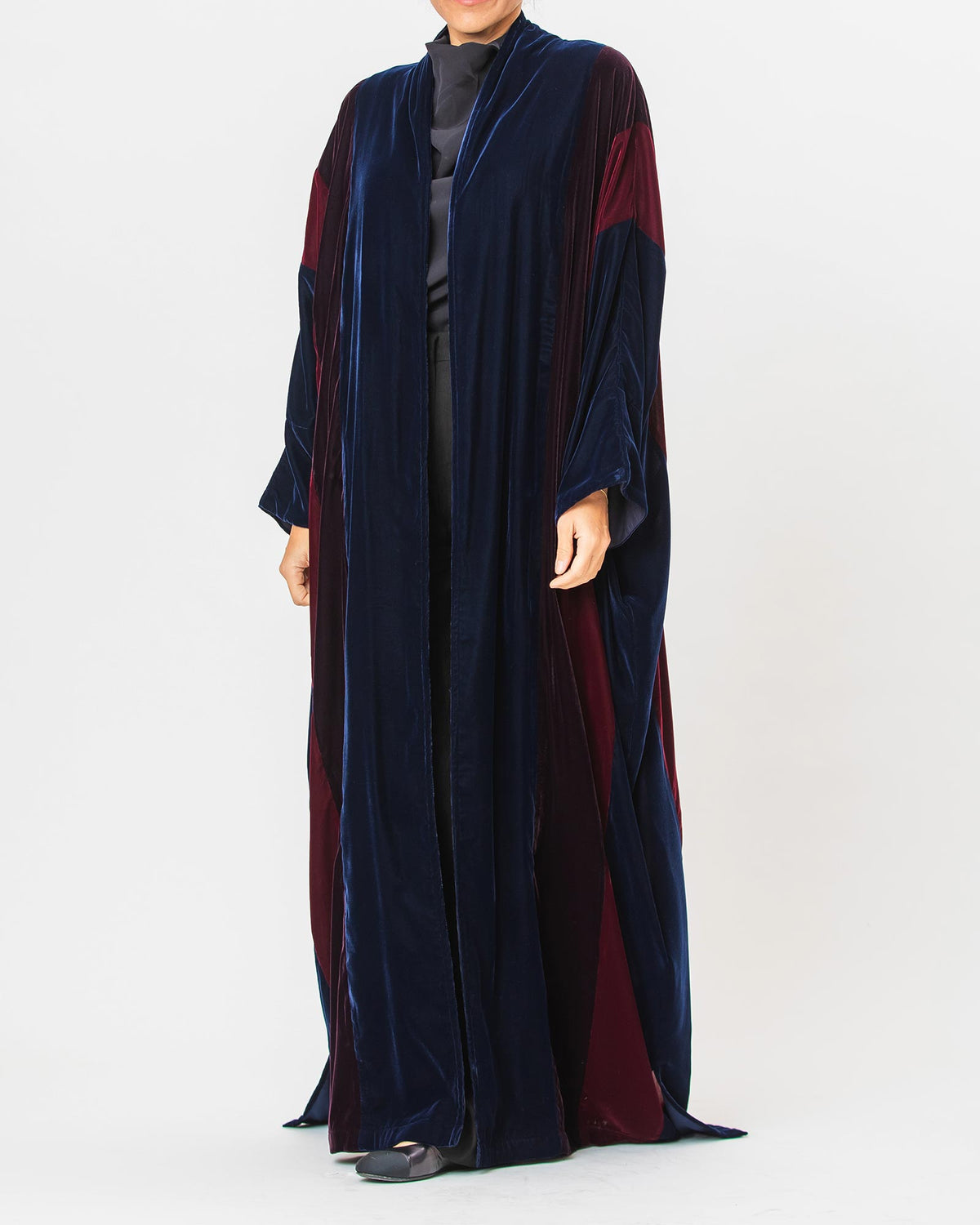 Momen – ColorBlock Velvet Bisht Abaya