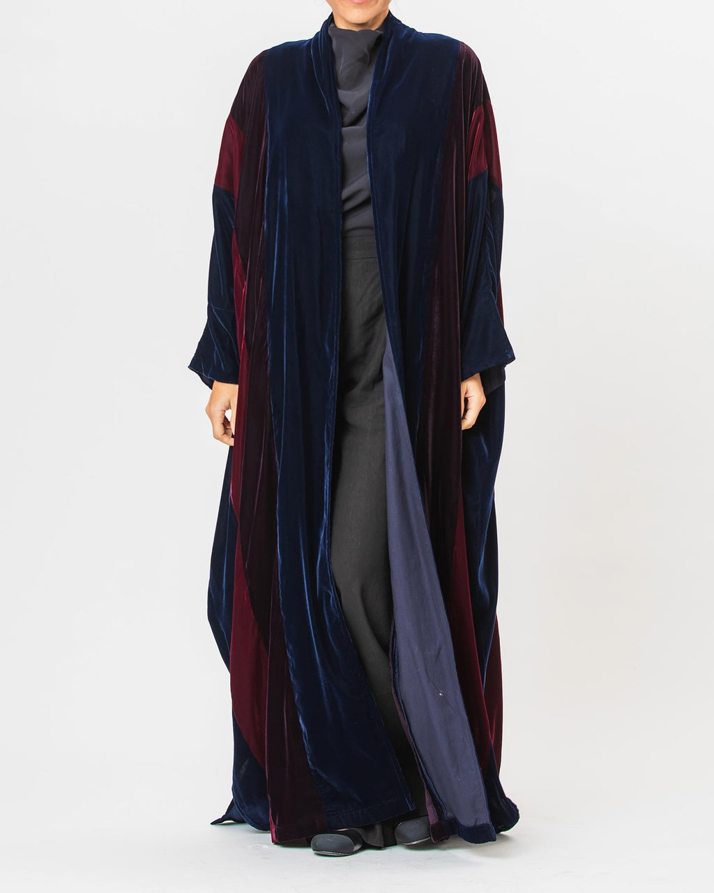 Momen – ColorBlock Velvet Bisht Abaya