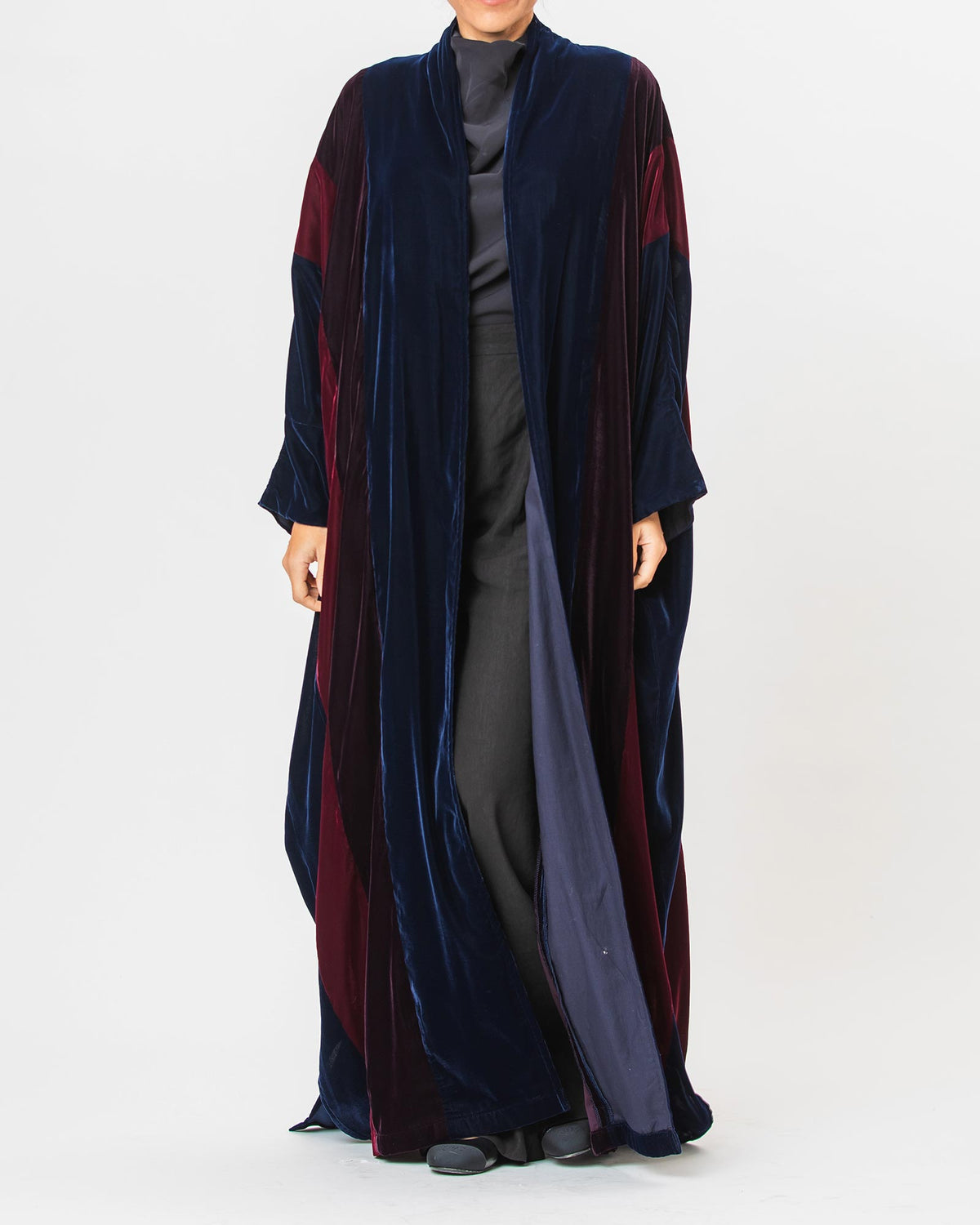 Momen – ColorBlock Velvet Bisht Abaya
