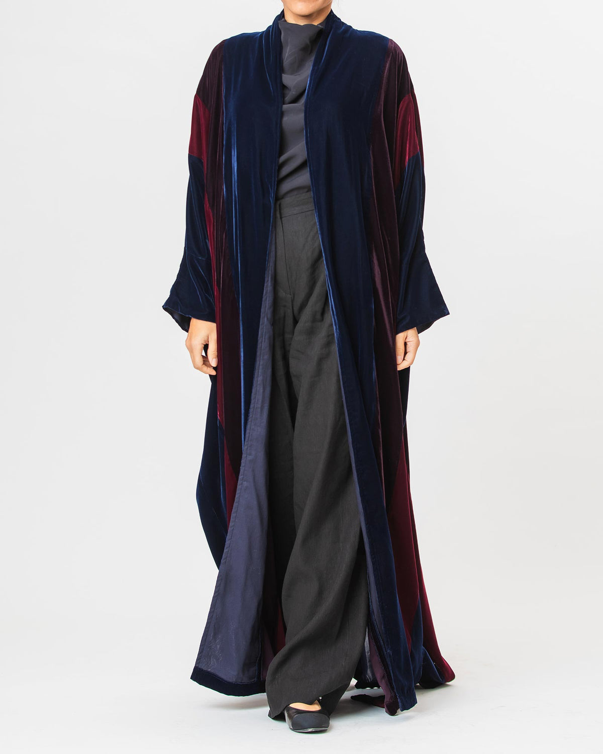 Momen – ColorBlock Velvet Bisht Abaya