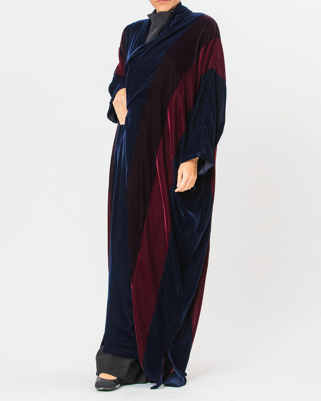 Momen – ColorBlock Velvet Bisht Abaya