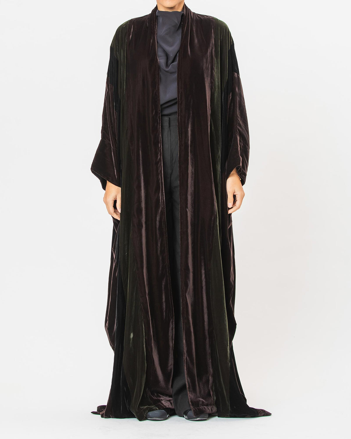 Momen – ColorBlock Velvet Bisht Abaya