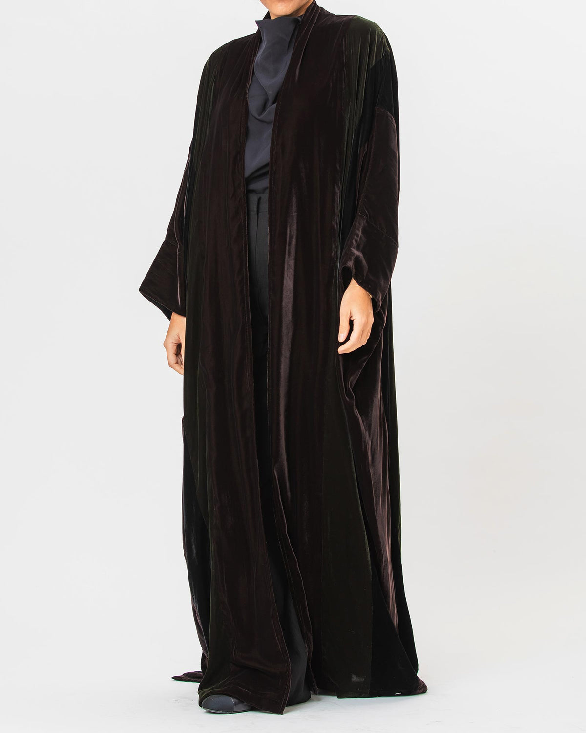 Momen – ColorBlock Velvet Bisht Abaya