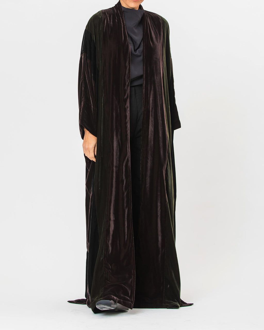 Momen – ColorBlock Velvet Bisht Abaya