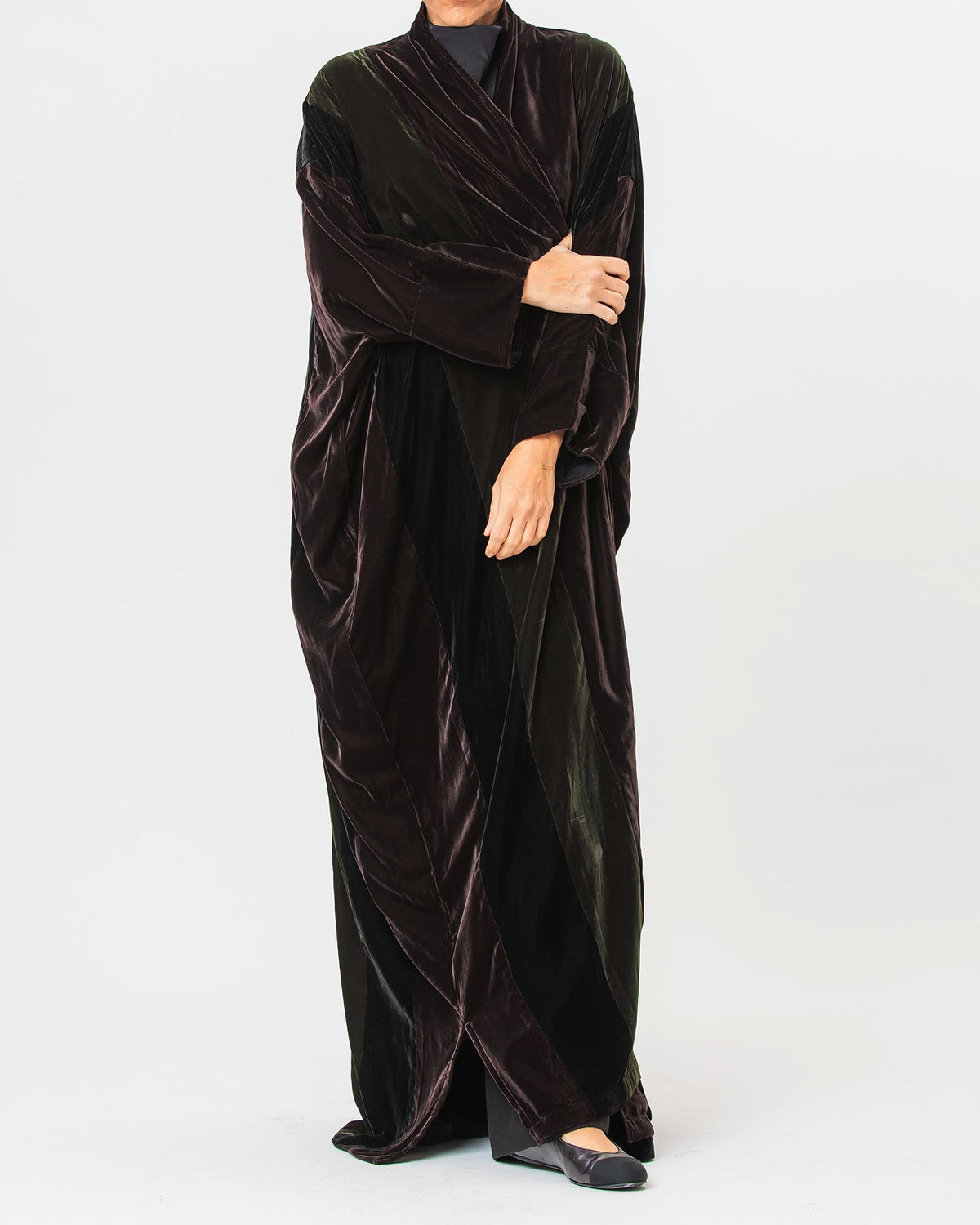 Momen – ColorBlock Velvet Bisht Abaya