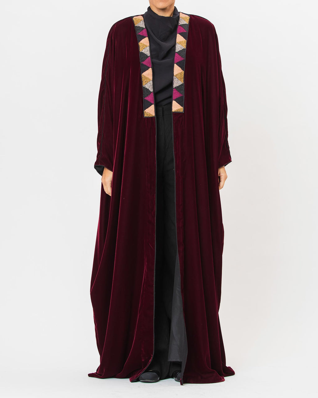 Fakhr Lux – Embroidered Velvet Bisht Abaya