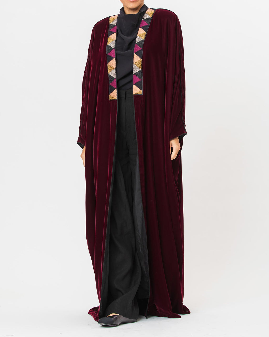 Fakhr Lux – Embroidered Velvet Bisht Abaya