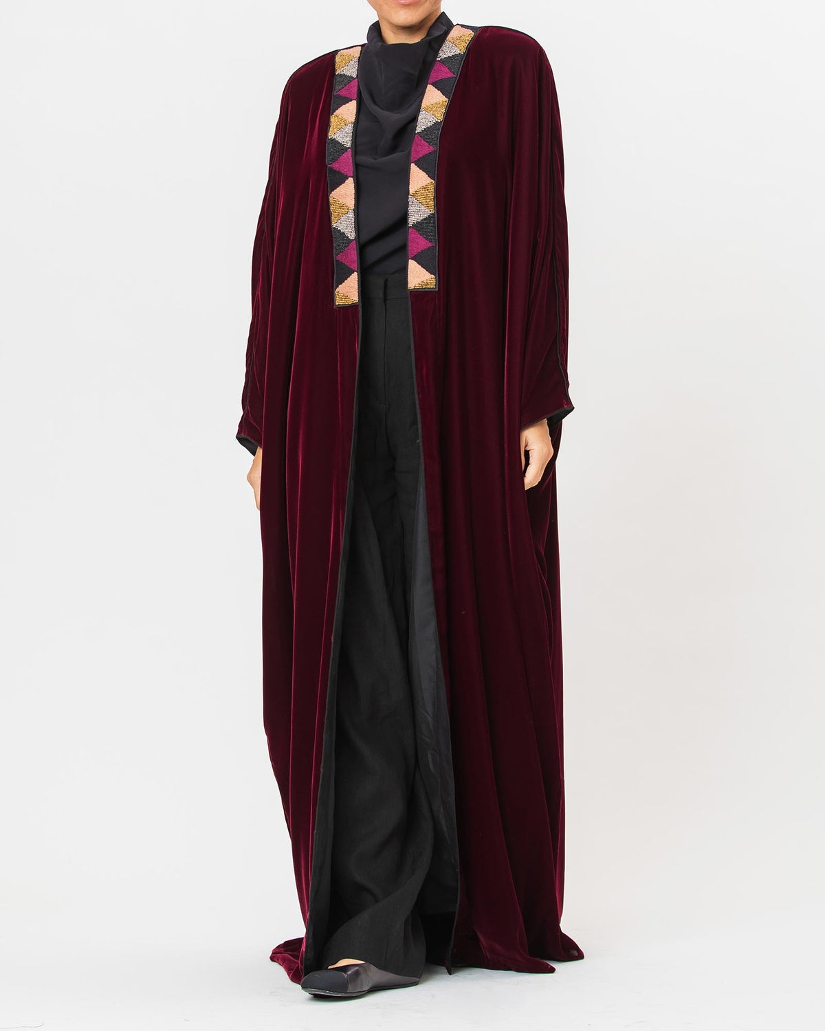 Fakhr Lux – Embroidered Velvet Bisht Abaya