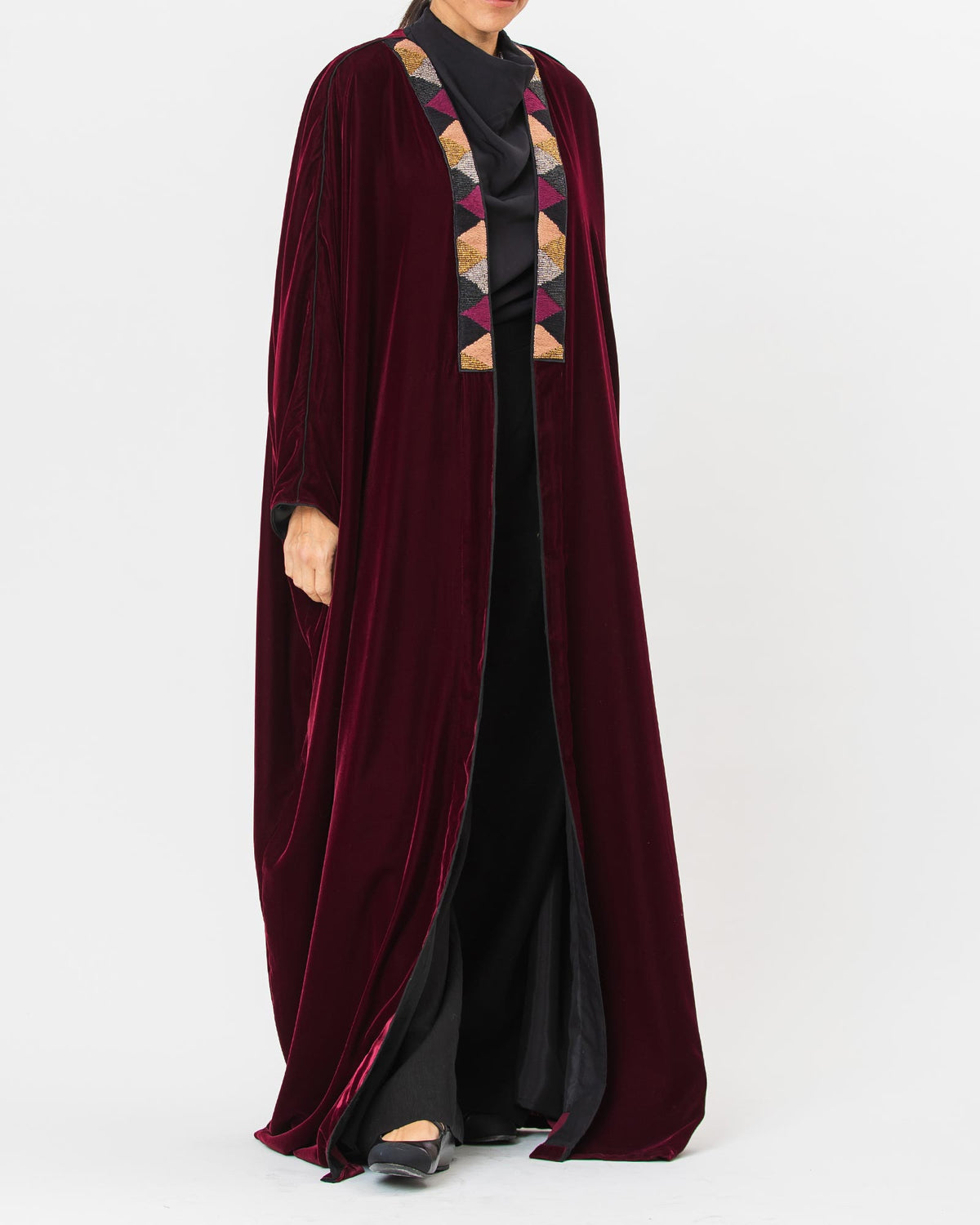 Fakhr Lux – Embroidered Velvet Bisht Abaya