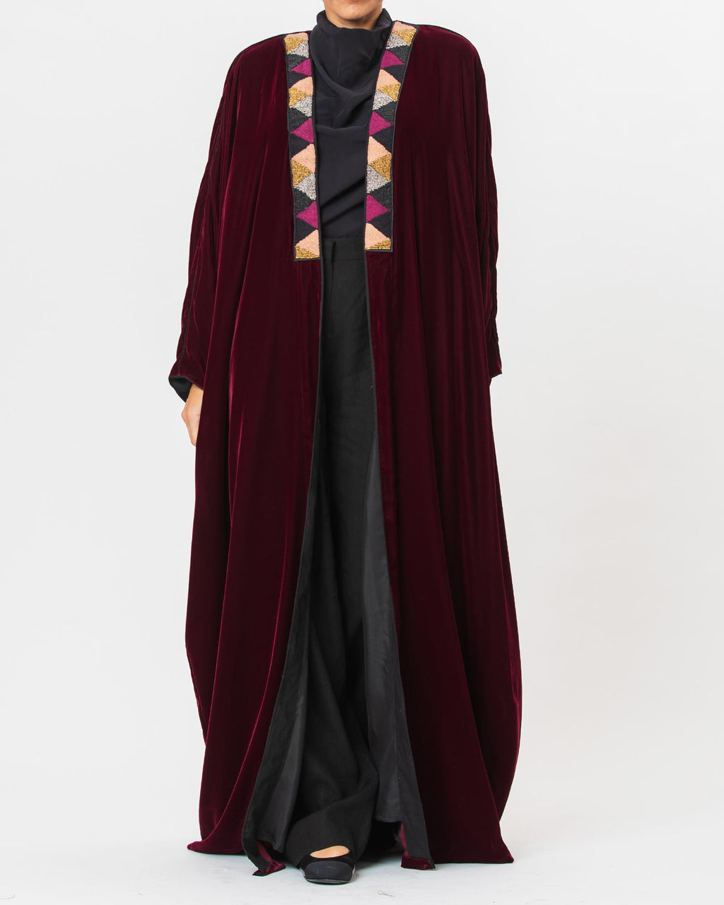 Fakhr Lux – Embroidered Velvet Bisht Abaya