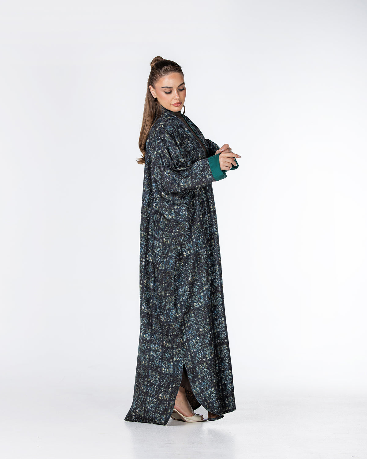 Kashmir – Abstract Print Bisht Abaya