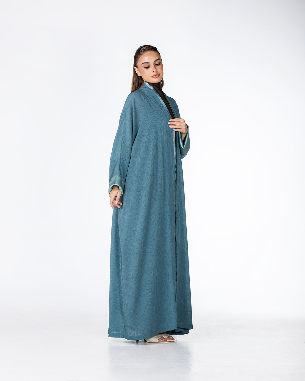 Cherry – Crinkle Crepe Bisht Abaya