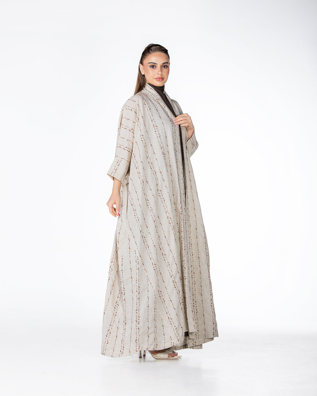Almond Lux – Embroidered Linen Bisht Abaya