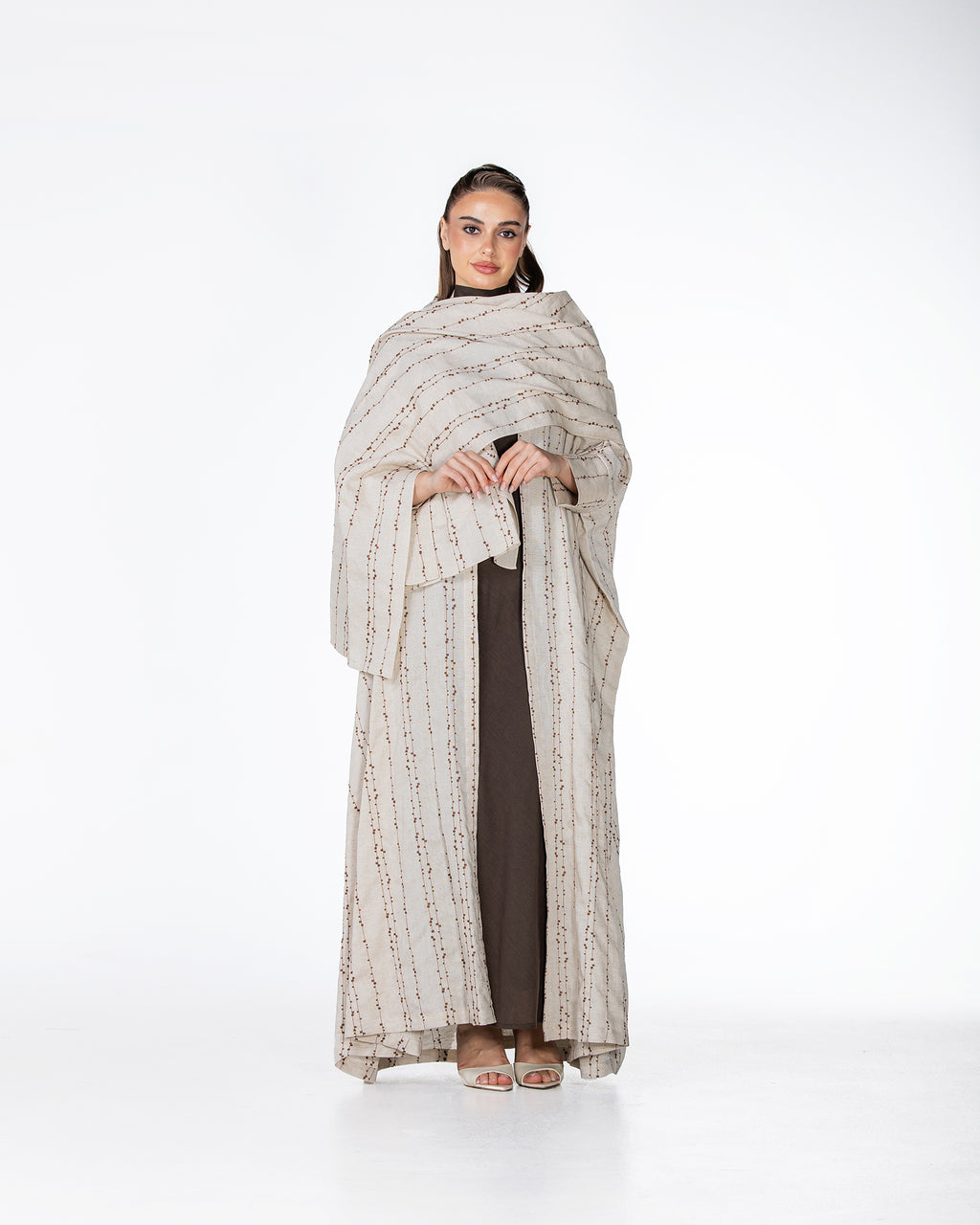 Almond Lux – Embroidered Linen Bisht Abaya
