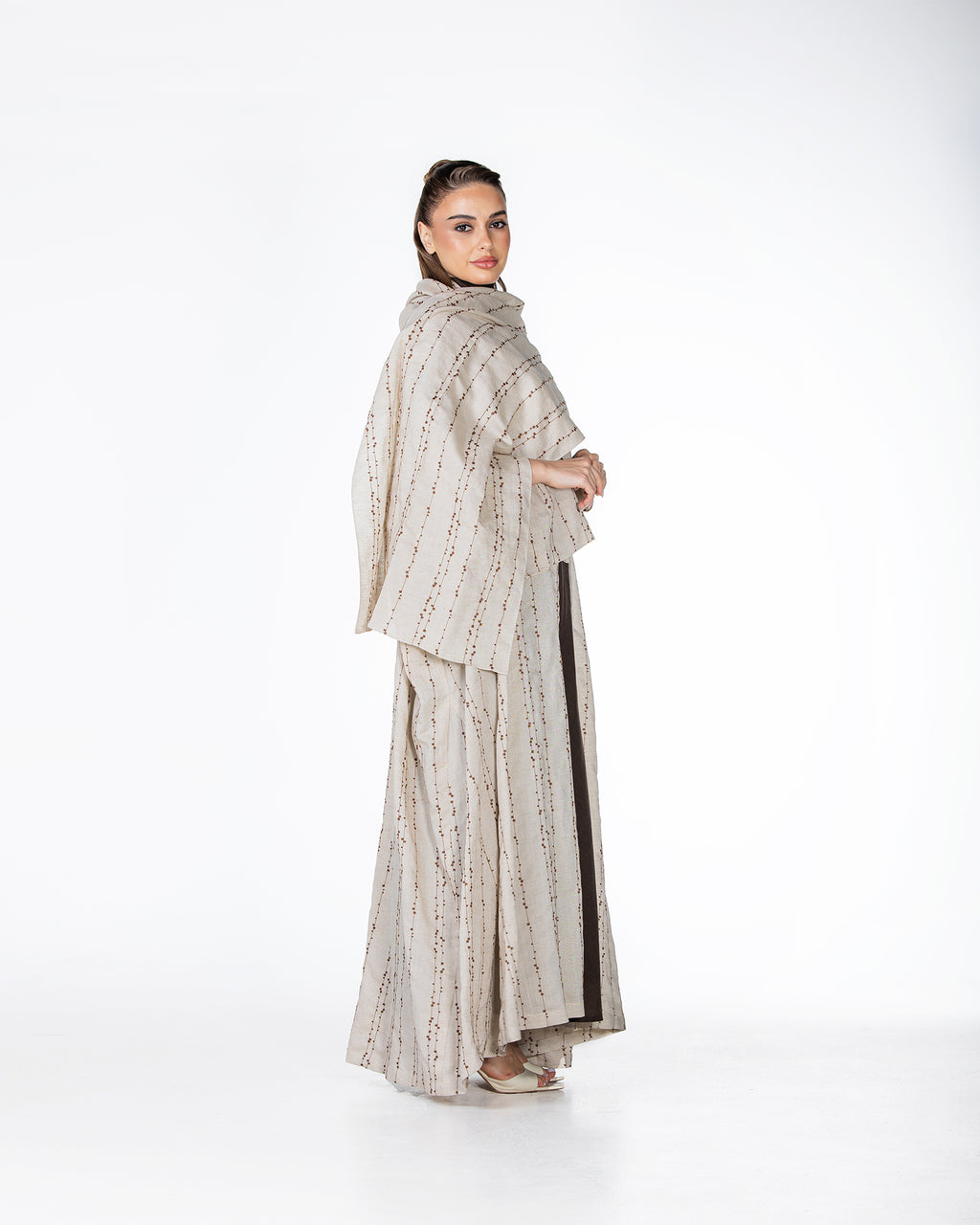 Almond Lux – Embroidered Linen Bisht Abaya