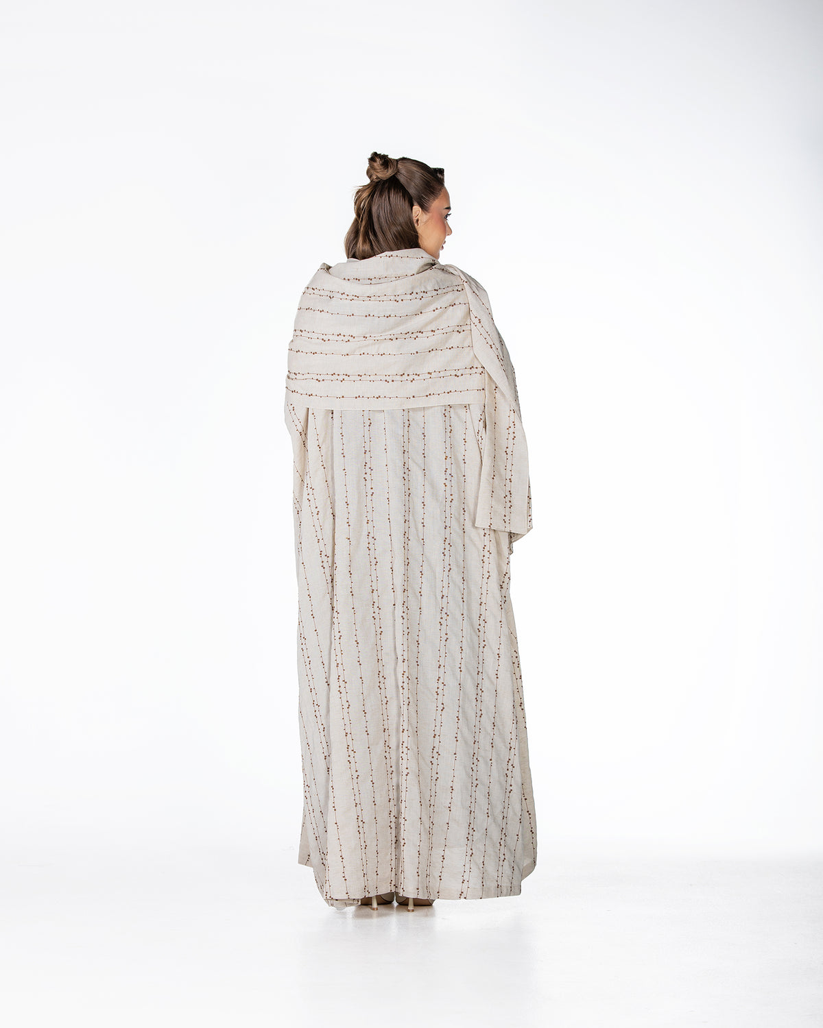 Almond Lux – Embroidered Linen Bisht Abaya