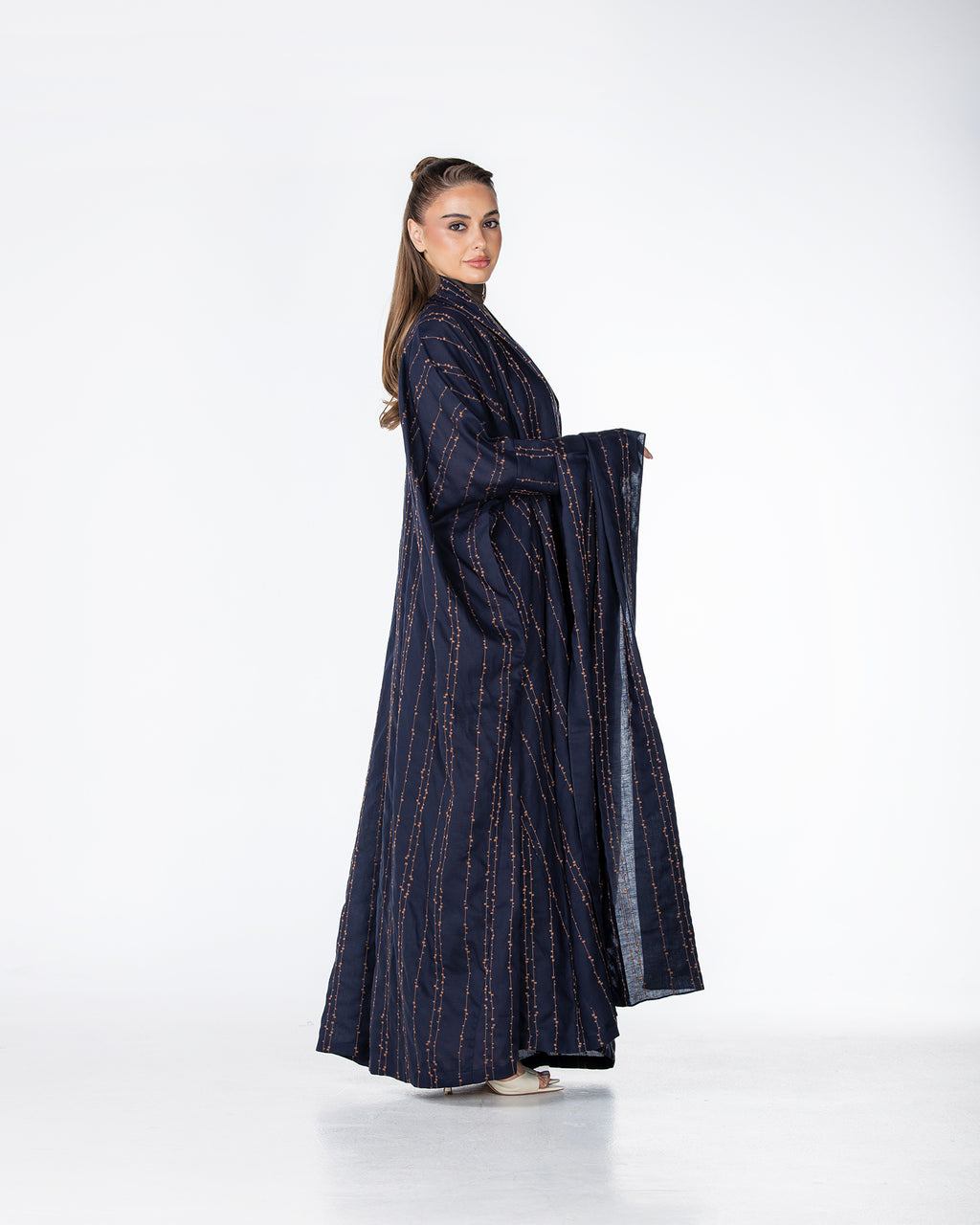Almond Lux – Embroidered Linen Bisht Abaya