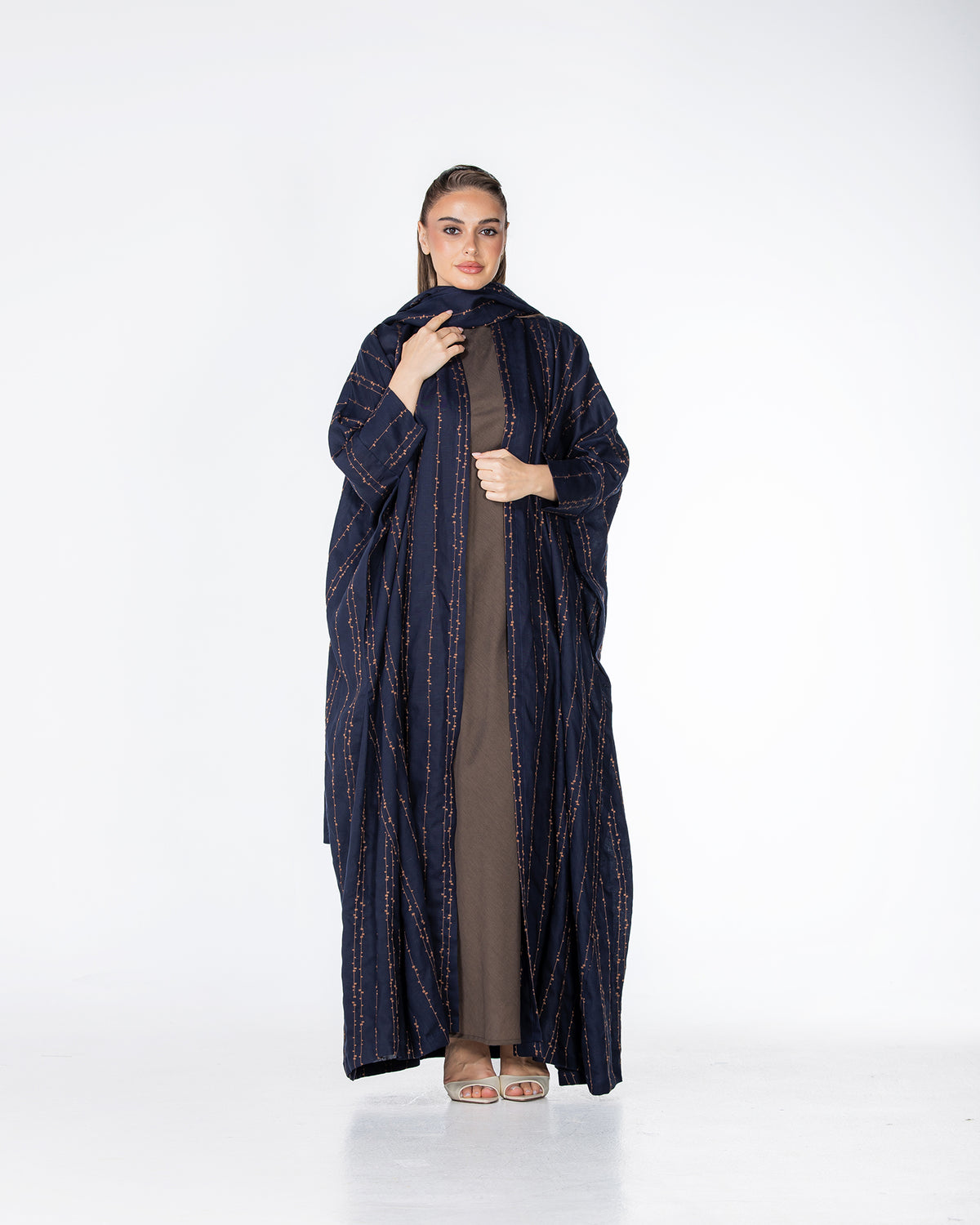 Almond Lux – Embroidered Linen Bisht Abaya