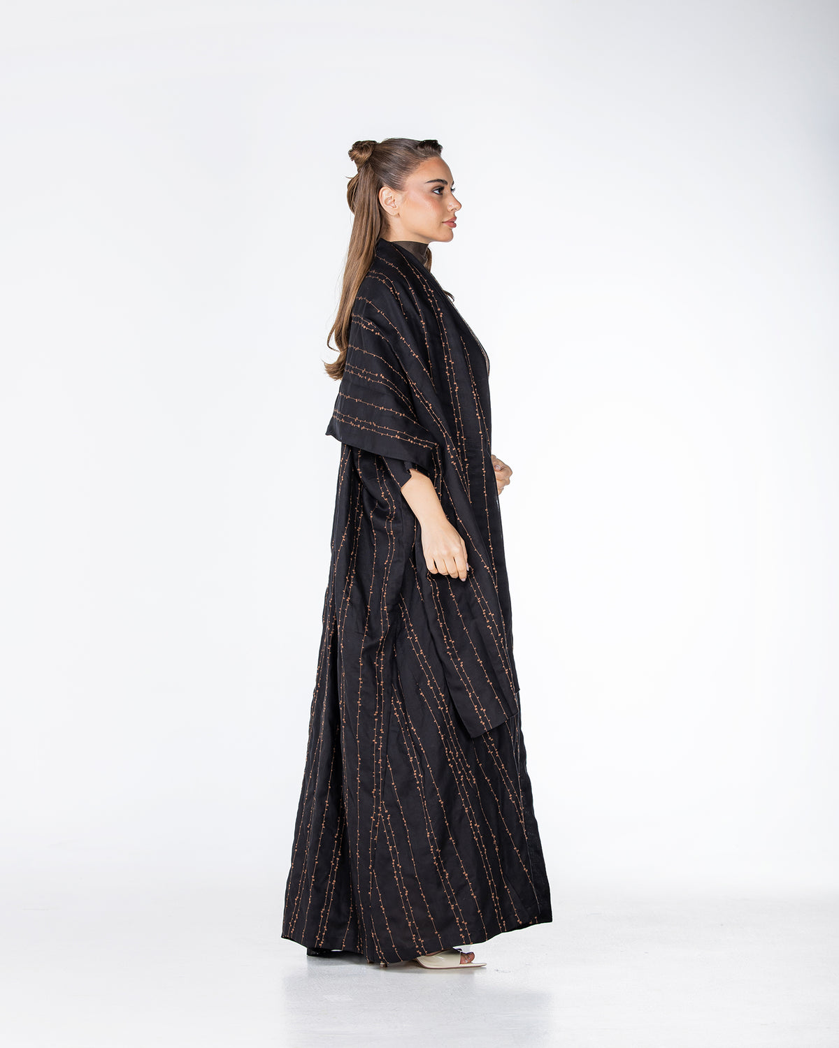 Almond Lux – Embroidered Linen Bisht Abaya