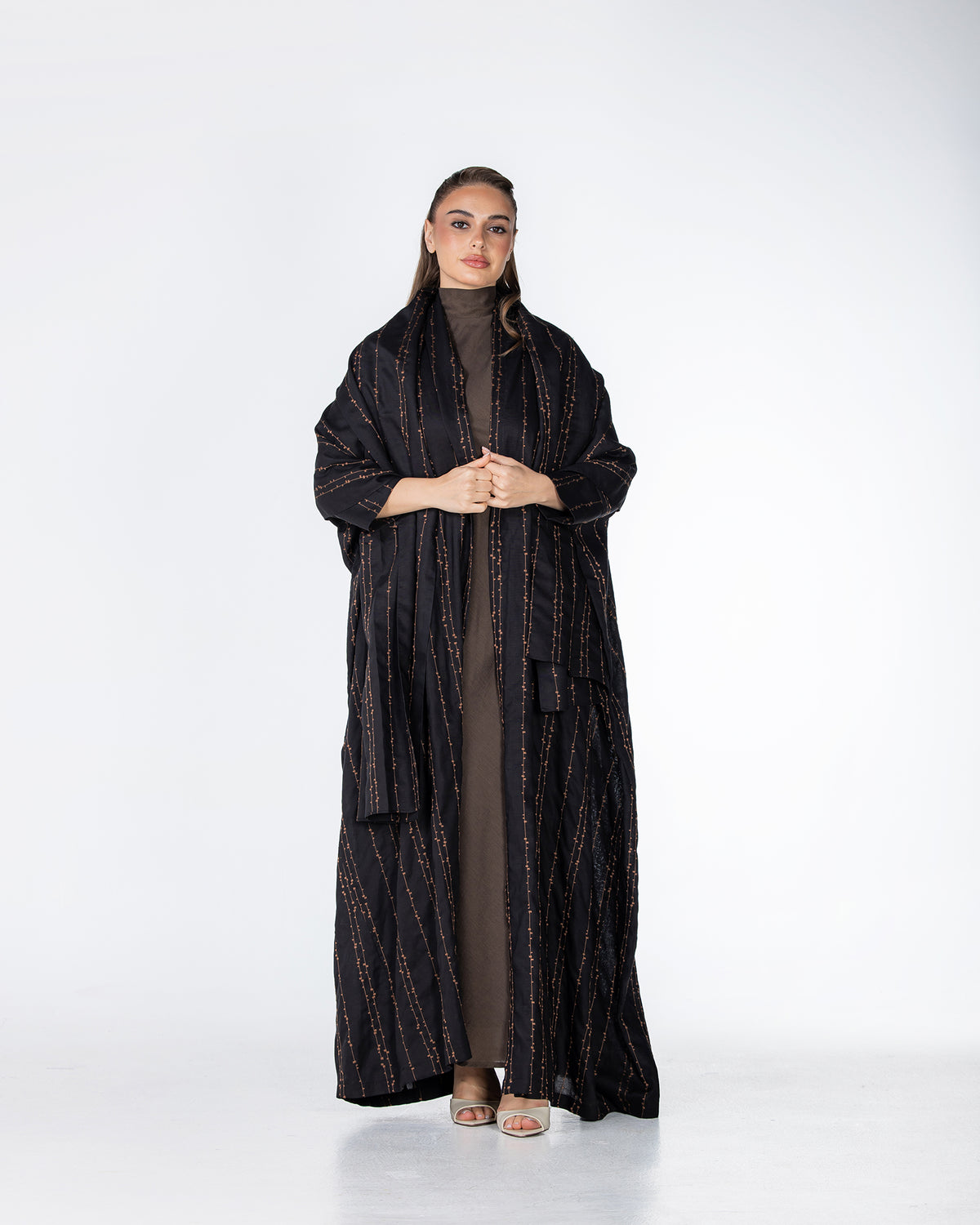 Almond Lux – Embroidered Linen Bisht Abaya