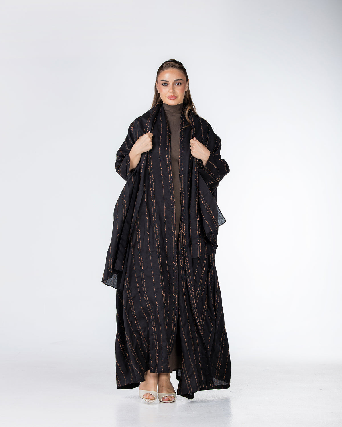 Almond Lux – Embroidered Linen Bisht Abaya