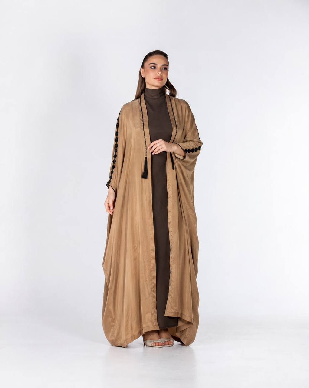 Ola Lux – Embroidered Washed Silk Bisht Abaya
