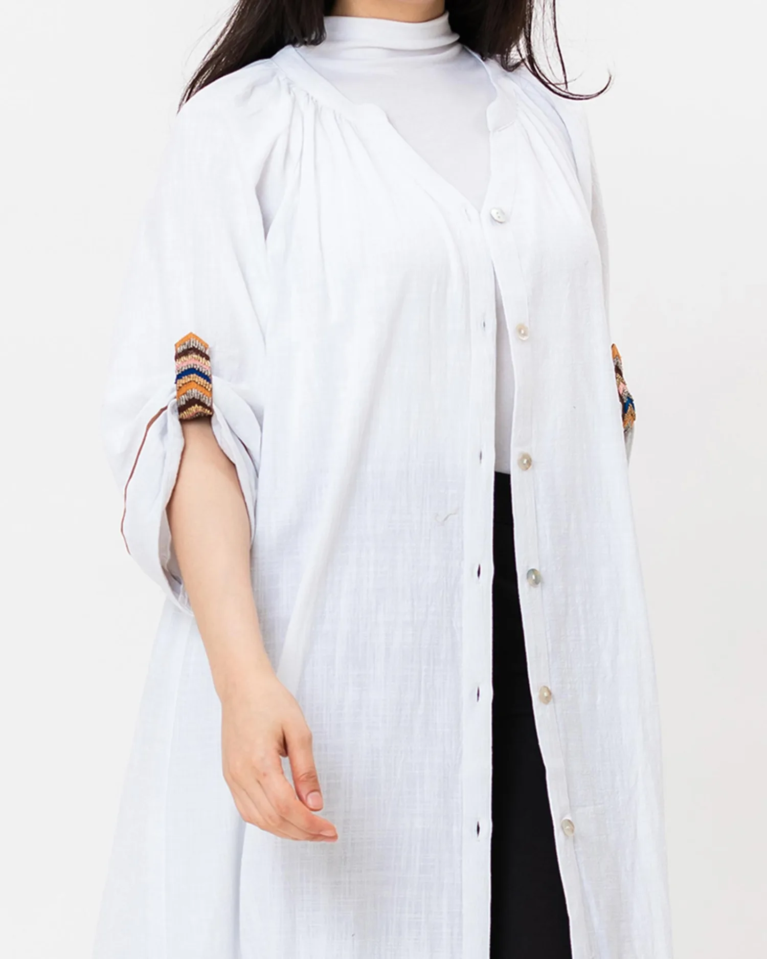Luna - Embroidered Linen Shirt - Image 2
