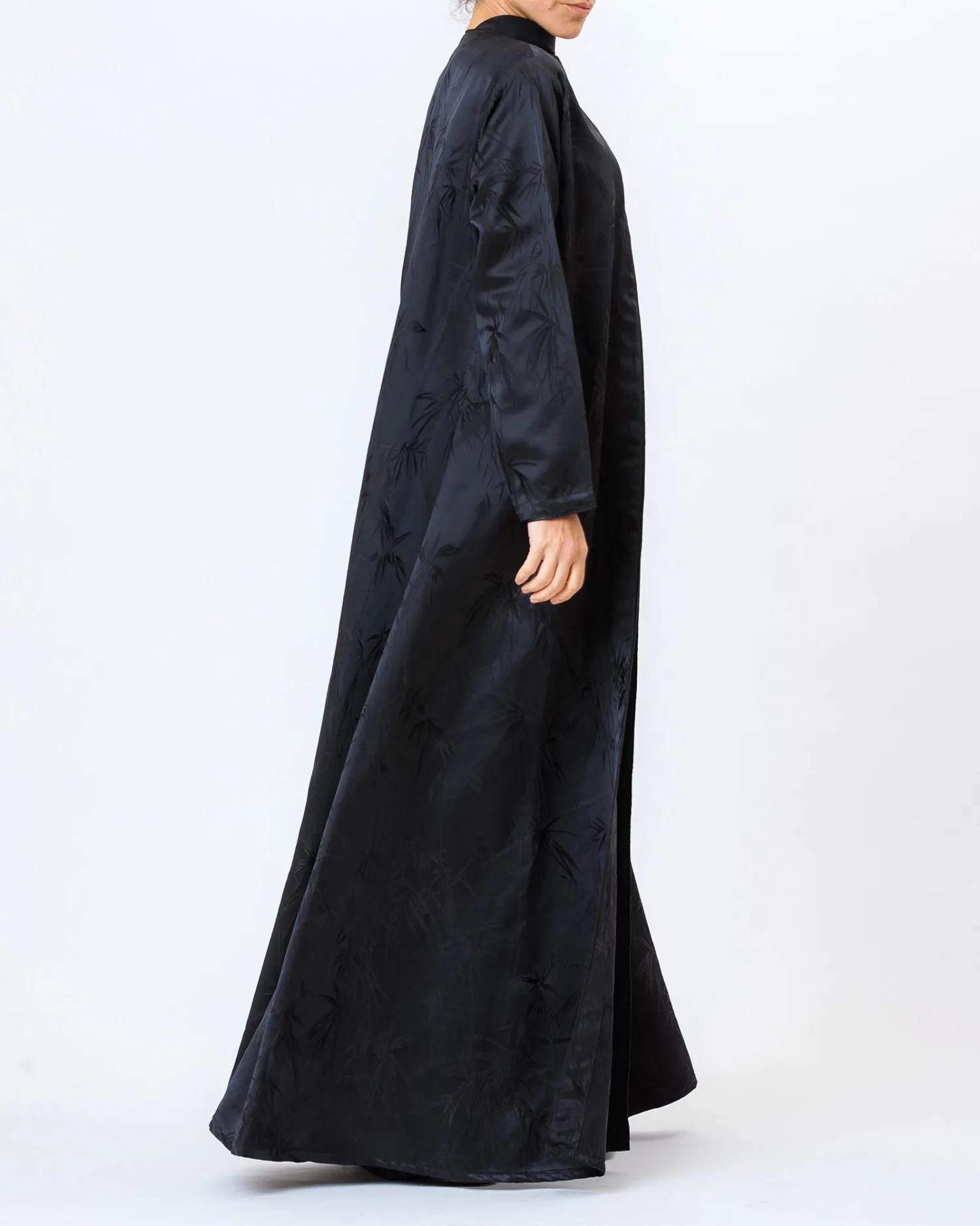  Aura – Embossed Silk Linen Abaya - Image 4