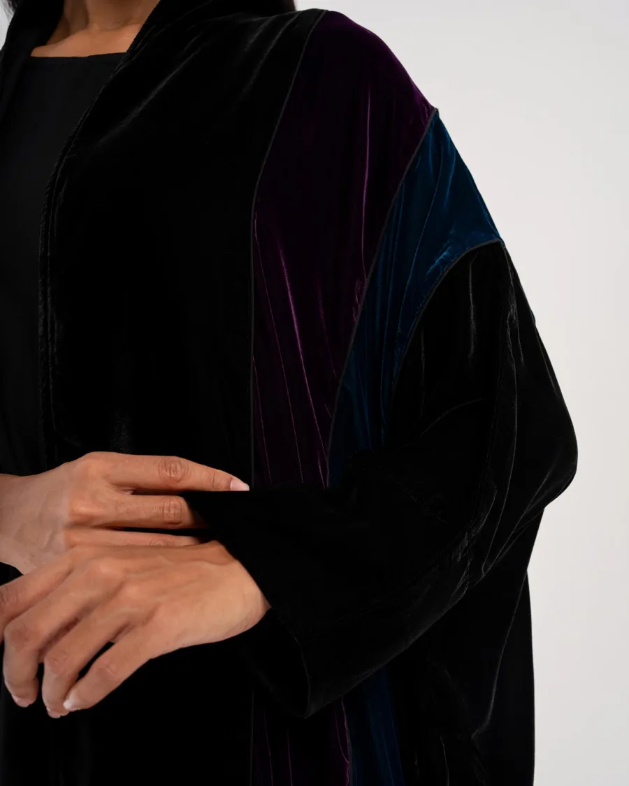  Momen – ColorBlock Velvet Bisht Abaya - Image 3
